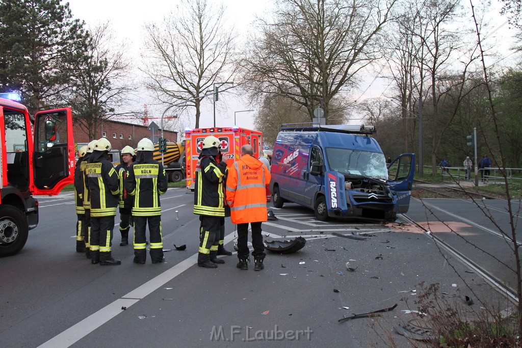 VU Kleintransporter KVB Bahn Koeln Ossendorf Westendstr JK P08.JPG